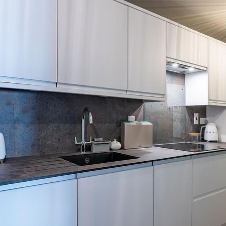 באת' Large Stylish Studio In The Heart Of The City מראה חיצוני תמונה