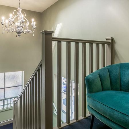 באת' Large Stylish Studio In The Heart Of The City מראה חיצוני תמונה