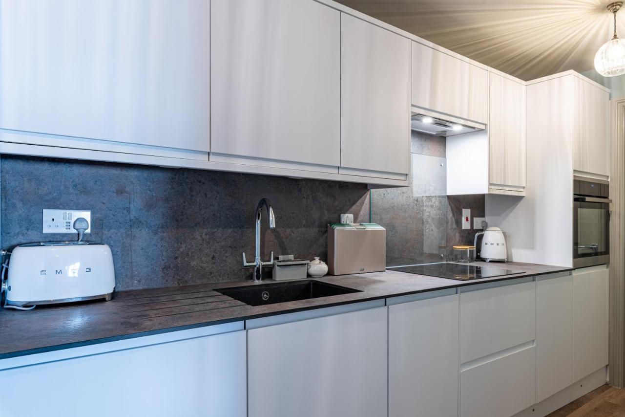 באת' Large Stylish Studio In The Heart Of The City מראה חיצוני תמונה